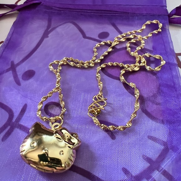 Brand new Hello Kitty locket charm necklace - Picture 3 of 5